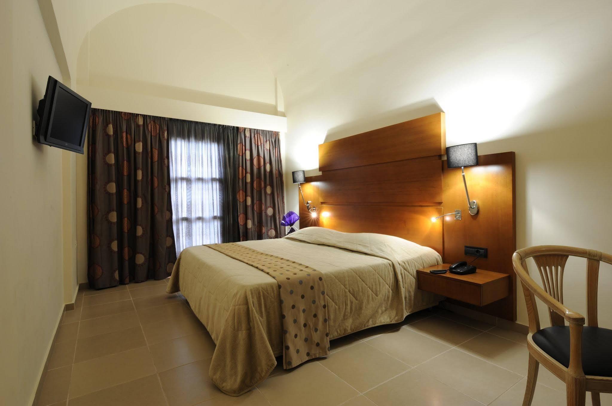 Hotel Aressana Y Fira (Santorini)